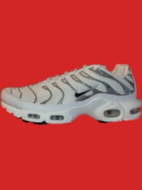 Women 9 Nike Air Max Plus SE, White and Silver